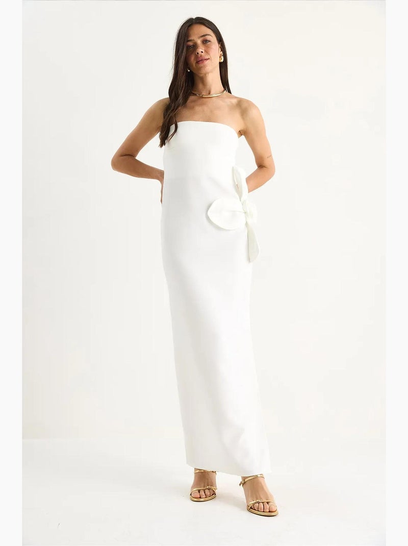 Vestido comprido sem alças com detalhe de racha e acessório de flores lucci Branco - Kiabi