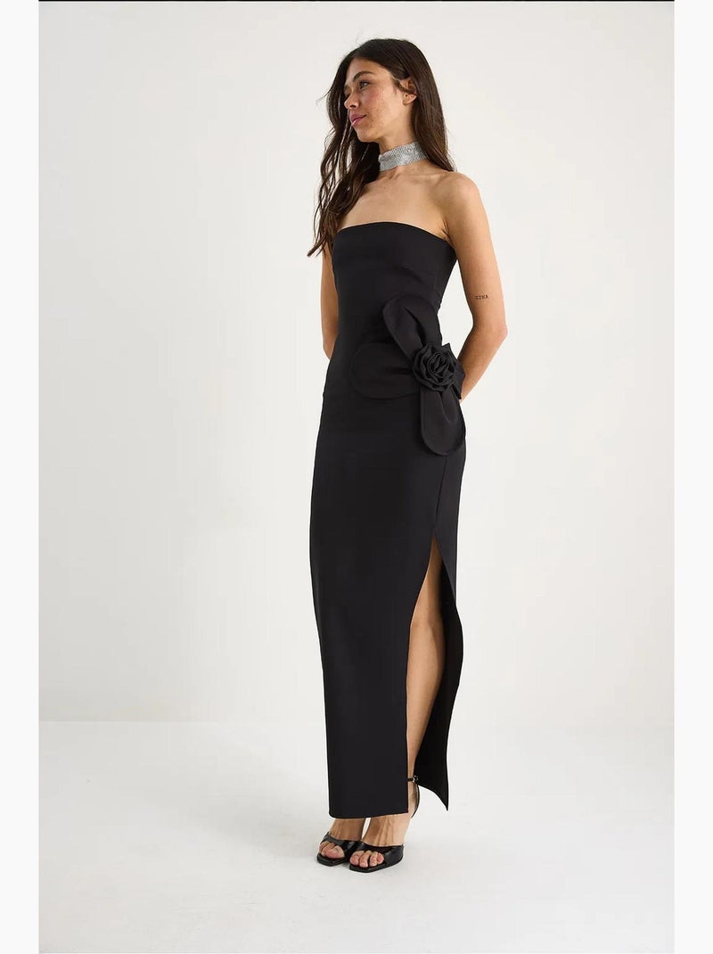 Vestido comprido sem alças com detalhe de racha e acessório de flores lucci Preto - Kiabi