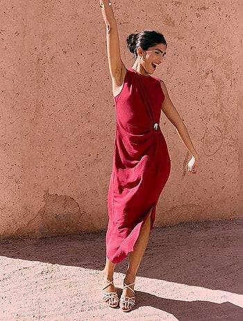 Vestido comprido sem mangas com efeito drapeado