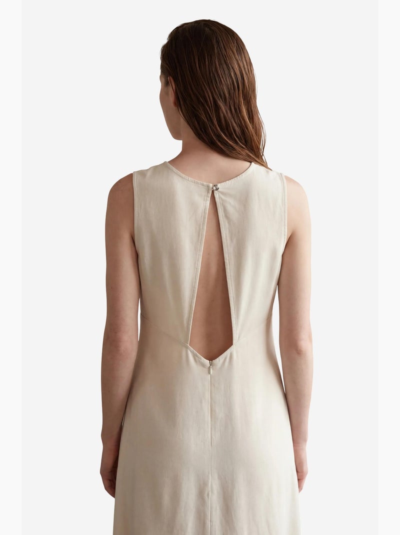 Vestido comprido sem mangas com gola em u e recorte. My fashion Creme - Kiabi