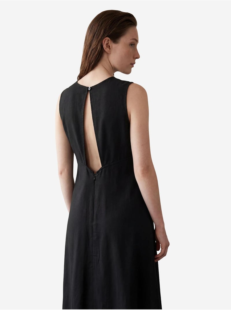 Vestido comprido sem mangas com gola em u e recorte. My fashion Preto - Kiabi