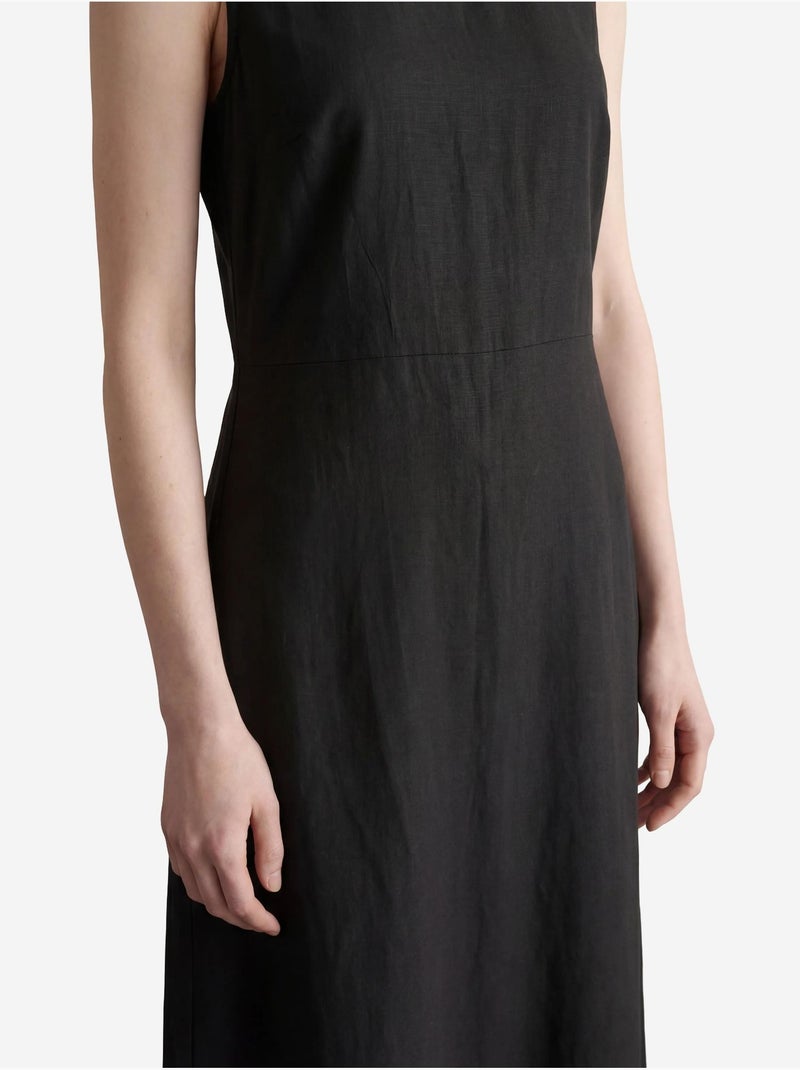 Vestido comprido sem mangas com gola em u e recorte. My fashion Preto - Kiabi