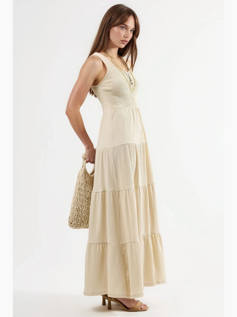 Vestido comprido texturado com decote em u busem Areia - Kiabi