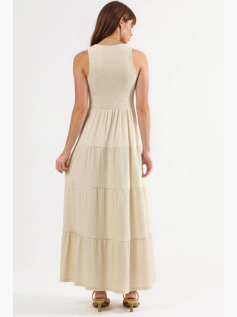 Vestido comprido texturado com decote em u busem Areia - Kiabi