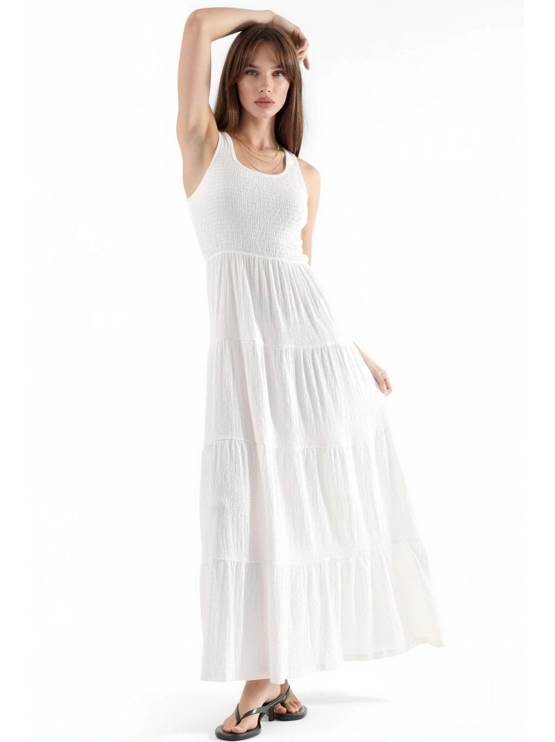 Vestido comprido texturado com decote em u busem Branco - Kiabi