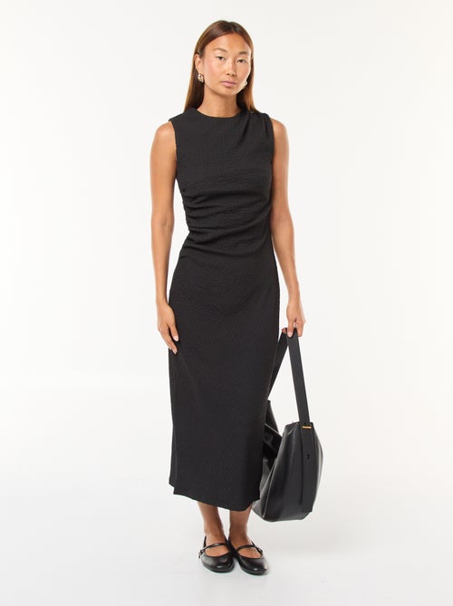 Vestido comprido texturizado com cava americana - Kiabi