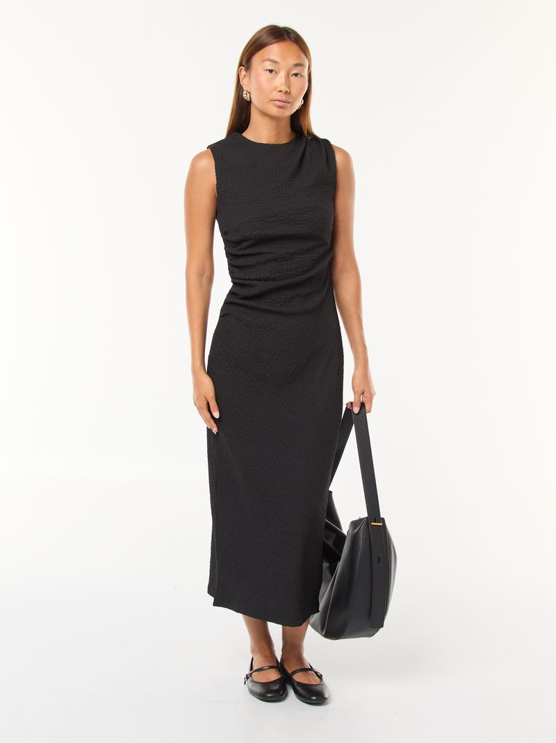 Vestido comprido texturizado com cava americana Preto - Kiabi