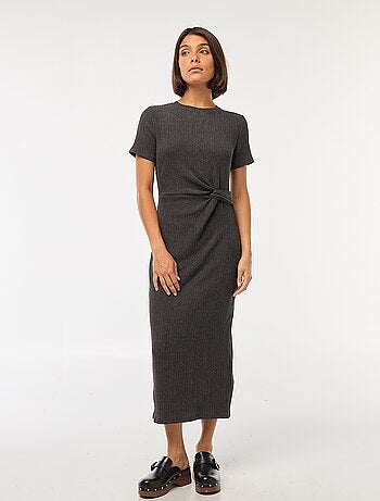 Vestido comprido torcido na cintura