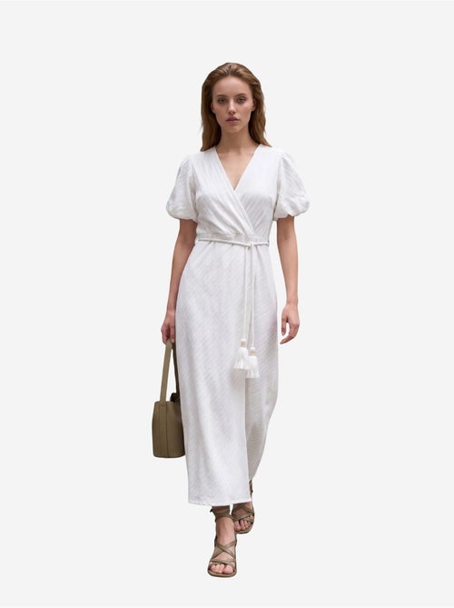 Vestido comprido transpassado com decote em v e cinto my fashion - Kiabi Vestido comprido transpassado com decote em v e cinto my fashion - Kiabi