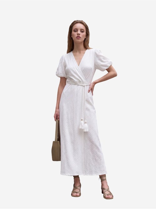 Vestido comprido transpassado com decote em v e cinto my fashion - Kiabi Vestido comprido transpassado com decote em v e cinto my fashion - Kiabi