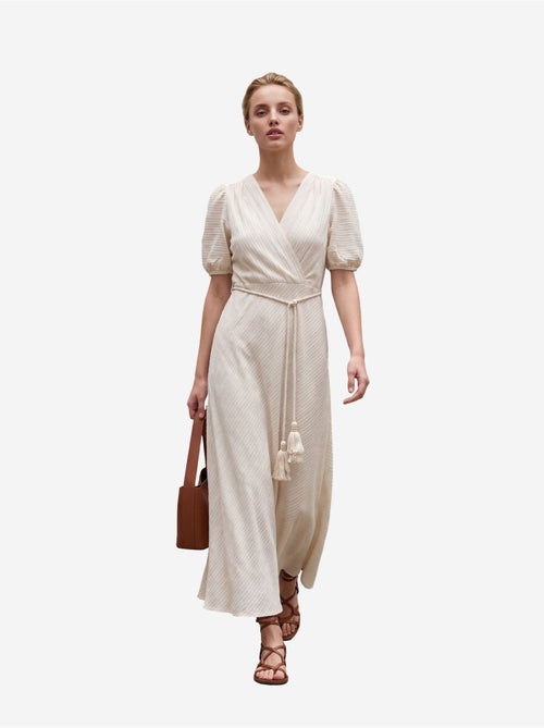 Vestido comprido transpassado com decote em v e cinto my fashion - Kiabi Vestido comprido transpassado com decote em v e cinto my fashion - Kiabi