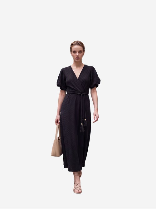 Vestido comprido transpassado com decote em v e cinto my fashion - Kiabi Vestido comprido transpassado com decote em v e cinto my fashion - Kiabi
