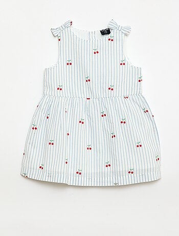 Vestido corte evasé sem mangas