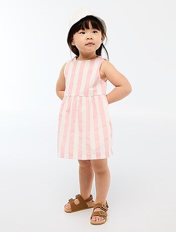 Vestido corte evasé sem mangas