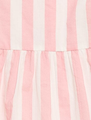 Vestido corte evasé sem mangas