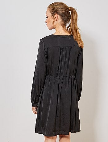 Vestido cruzado acetinado com folhos - Kiabi