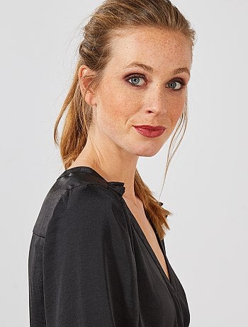 Vestido cruzado acetinado com folhos - Kiabi