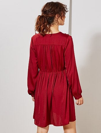 Vestido cruzado acetinado com folhos - Kiabi