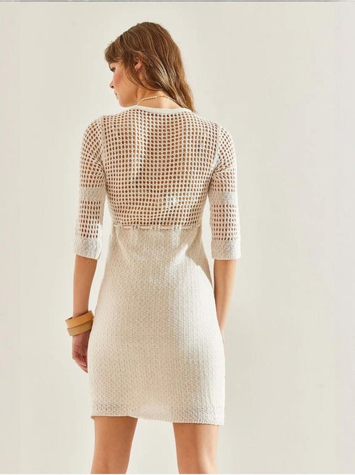 Vestido curto ajustado com laço e detalhe em renda lucci - Kiabi Vestido curto ajustado com laço e detalhe em renda lucci - Kiabi