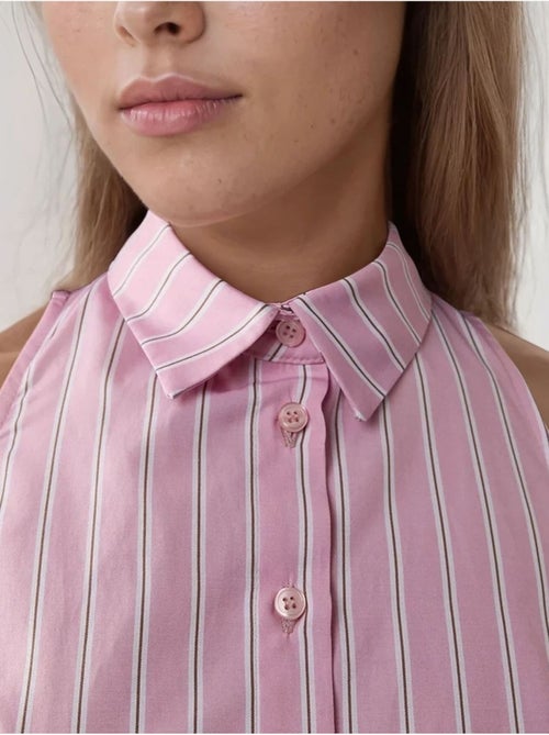 Vestido curto às riscas com gola de camisa hiccup - Kiabi Vestido curto às riscas com gola de camisa hiccup - Kiabi