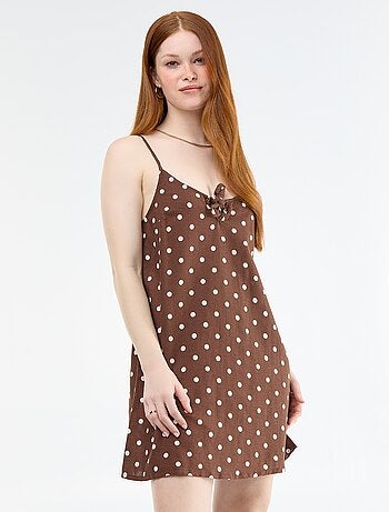 Vestido curto com alças finas ajustáveis