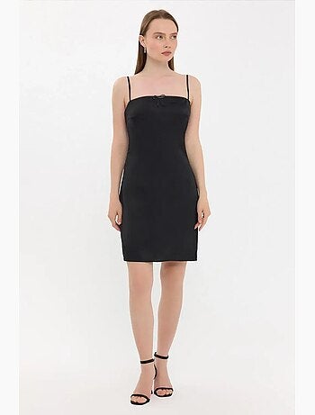 Vestido curto com alças finas e atilhos à frente hiccup
