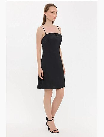 Vestido curto com alças finas e atilhos à frente hiccup