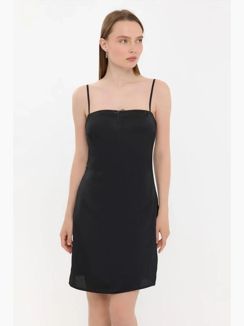 Vestido curto com alças finas e atilhos à frente hiccup Preto - Kiabi
