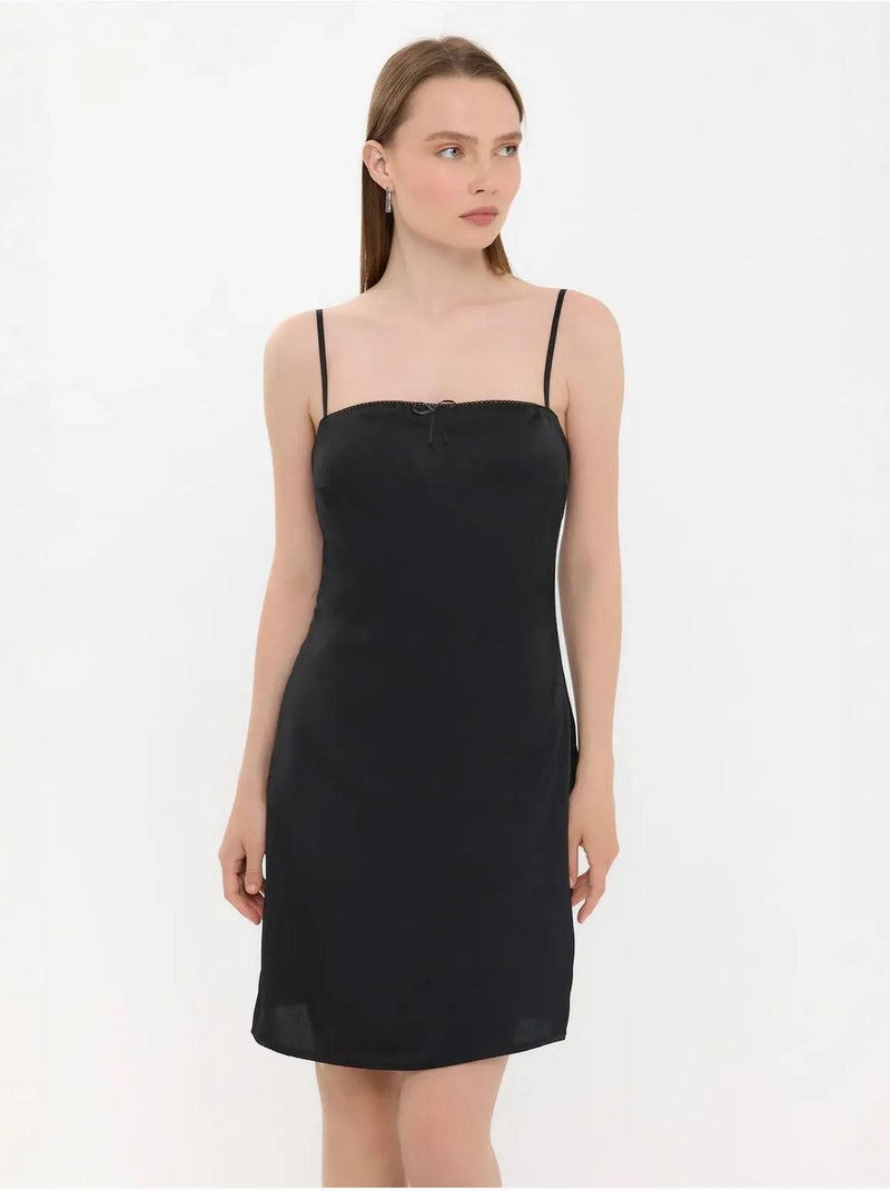 Vestido curto com alças finas e atilhos à frente Preto - Kiabi