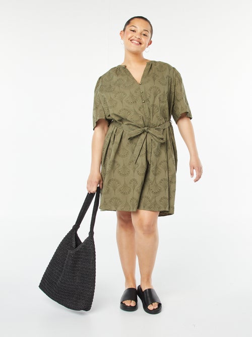 Vestido curto com bordado inglês - Kiabi