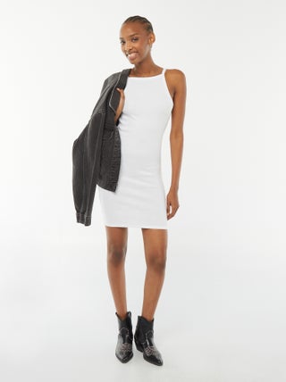 Vestido curto com cavas americanas