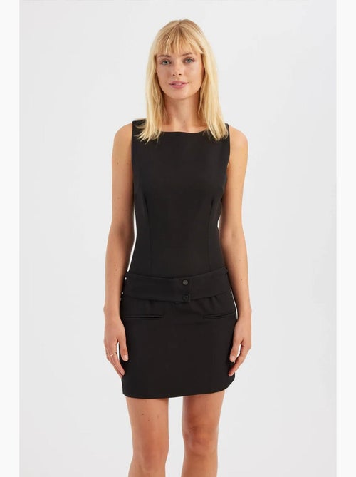 Vestido curto com decote em bico e detalhe de cinto hiccup - Kiabi