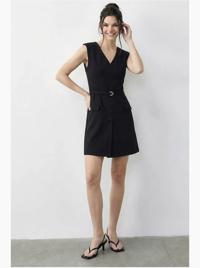 Vestido curto com decote em v e cinto lucci Preto - Kiabi