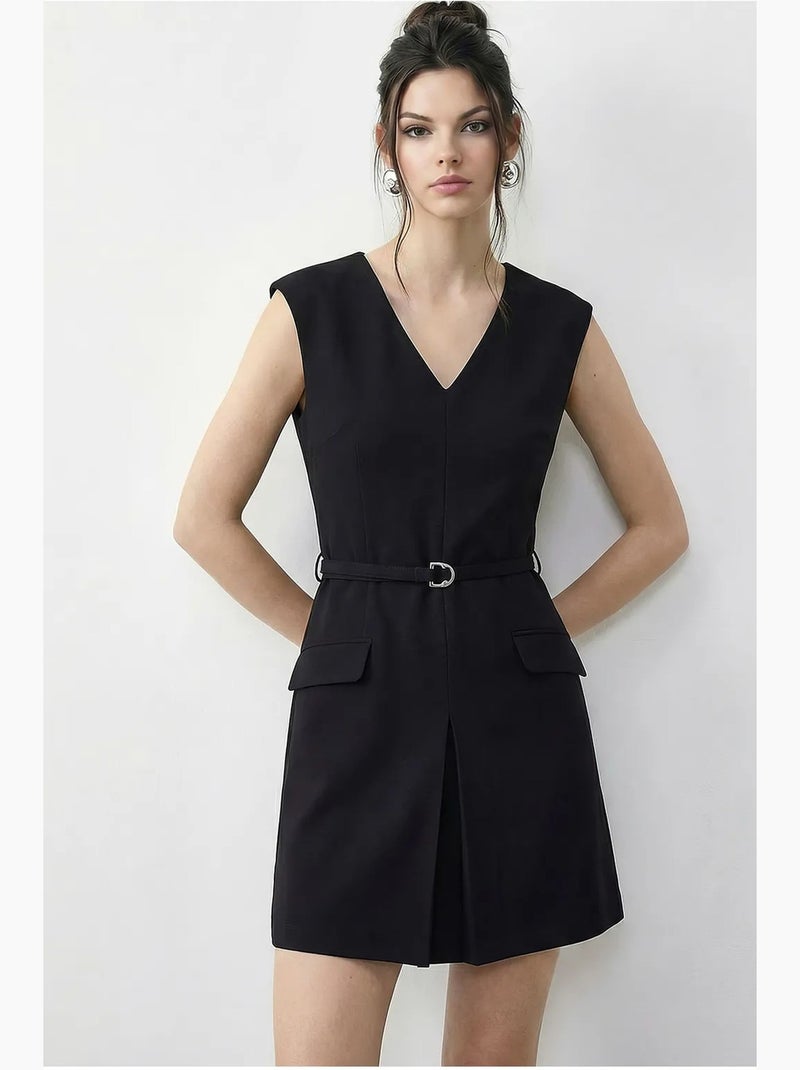 Vestido curto com decote em v e cinto lucci Preto - Kiabi
