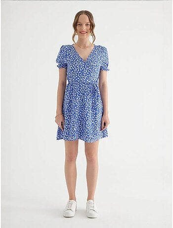 Vestido curto com decote sobrepeliz floral e mangas abalonadas com cordão hiccup