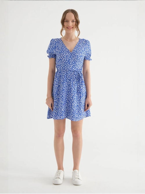 Vestido curto com decote sobrepeliz floral e mangas abalonadas com cordão hiccup - Kiabi Vestido curto com decote sobrepeliz floral e mangas abalonadas com cordão hiccup - Kiabi