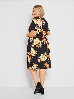 Vestido curto com estampado flores - Kiabi