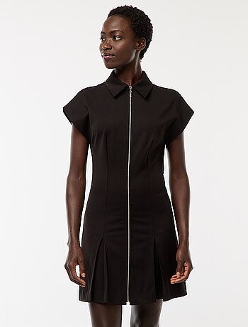 Vestido curto com fecho