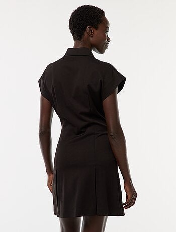 Vestido curto com fecho