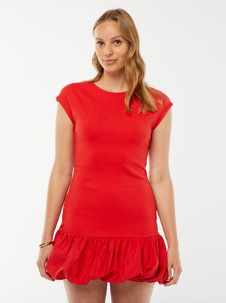 Vestido curto com folhos sem mangas