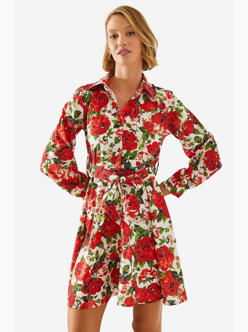 Vestido curto com gola camisa e cinto e estampado floral lucci Branco Vermelho - Kiabi