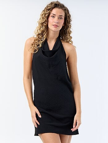 Vestido curto com gola drapeada e amarração no pescoço