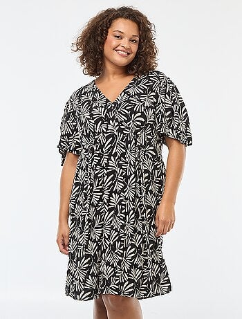 Vestido curto com mangas borboleta