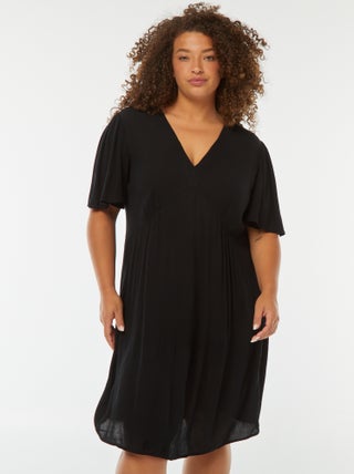 Vestido curto com mangas borboleta