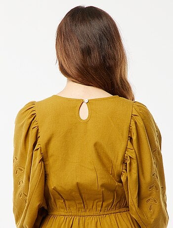Vestido curto com mangas de balão
