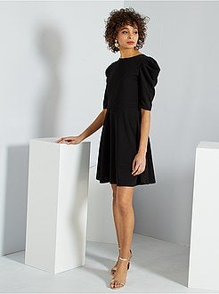 Vestido curto com mangas em balão - Kiabi