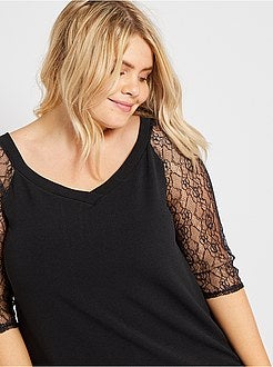 Vestido curto com mangas em renda - Kiabi