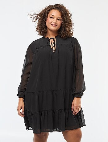 Vestido curto com padrão e mangas compridas