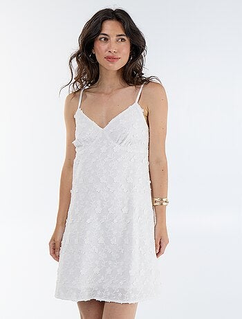 Vestido curto de alças finas com bordados all-over