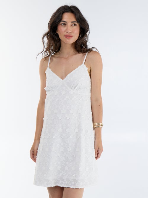 Vestido curto de alças finas com bordados all-over - Kiabi